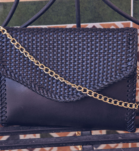 POCHETTE PLATE EN CUIR TRESSÉ NOIRE FADY