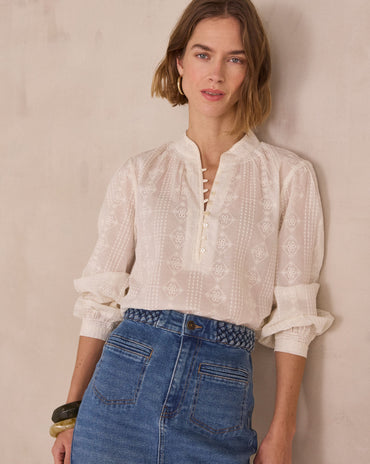 BLOUSE À BRODERIES FLORALES EN 100% COTON DELICE
