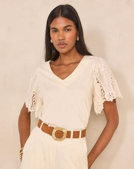T-SHIRT BRODÉ À MANCHES COURTES EN COTON LOLA
